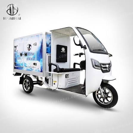 Electric cargo three-wheeler with enclosed load box
